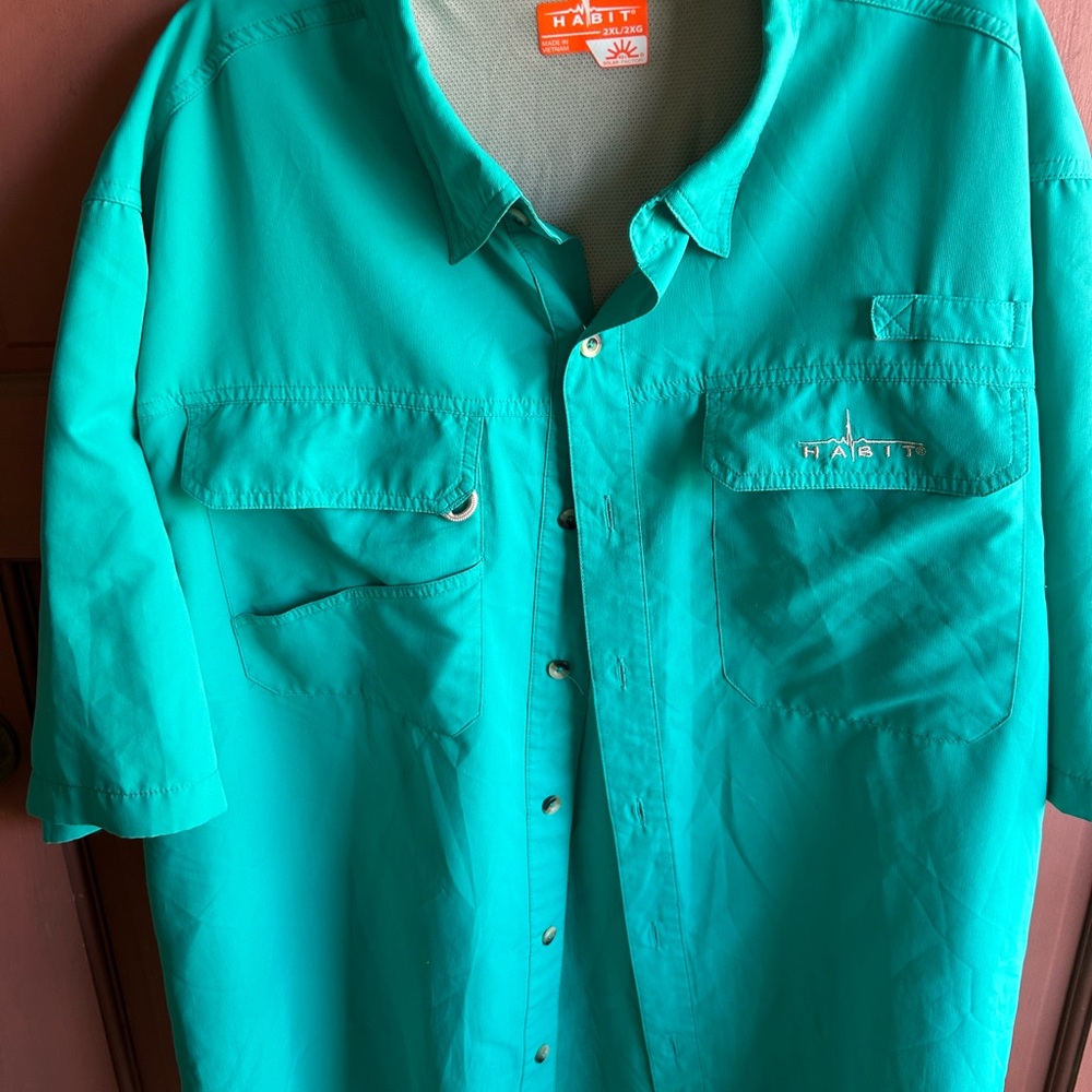 Habit Performance Short-Sleeve Button-Down Shirt in Teal Green
